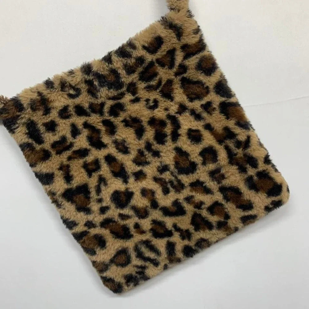 Cheetah Print Faux Fur Crossbody‎ Bag